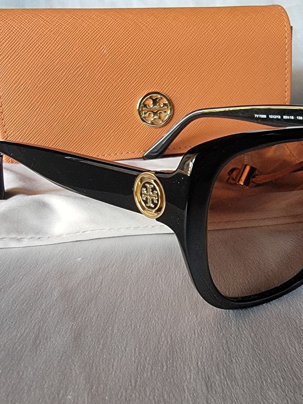 ✨Like New! Tory Burch Dark Brown Sunglasses with Gold Accents - Picture 3 of 5